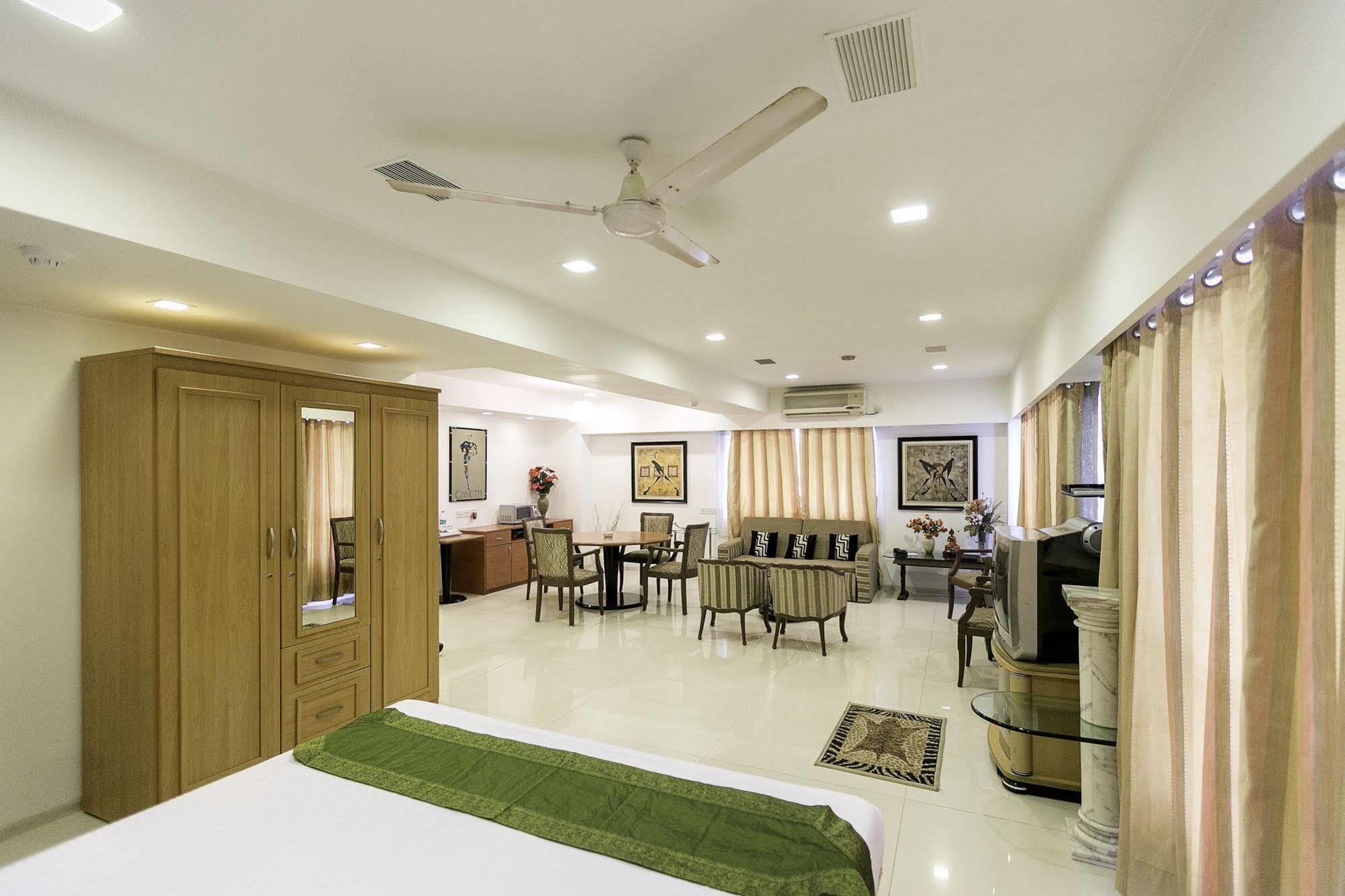 Treebo Trend New Castle Hotel มุมไบ ภายนอก รูปภาพ